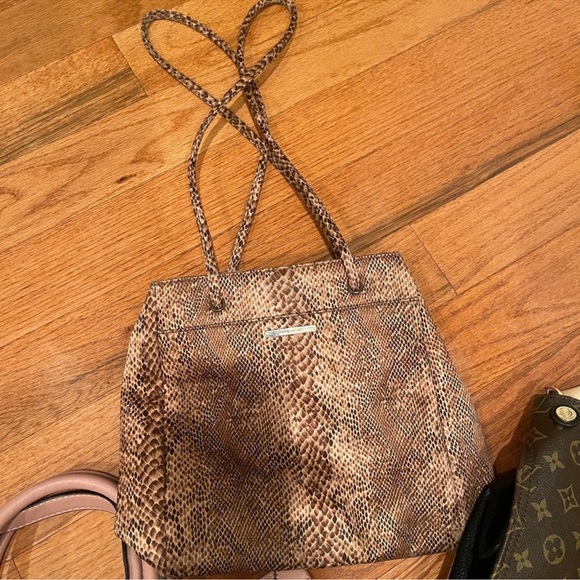 Bundle of 4 Handbag Purses Brown Snake Print Pink Guess Dooney Bourke Lot - Picture 3 of 11